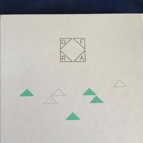 OFRA Good to Go Palette and Lip Gloss - Picture 2 of 7